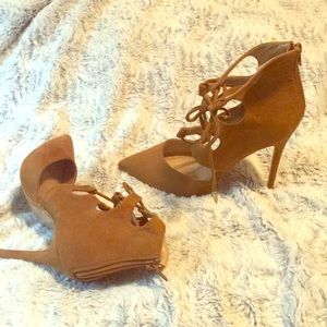 Sz 10 Tan suede lace up heels